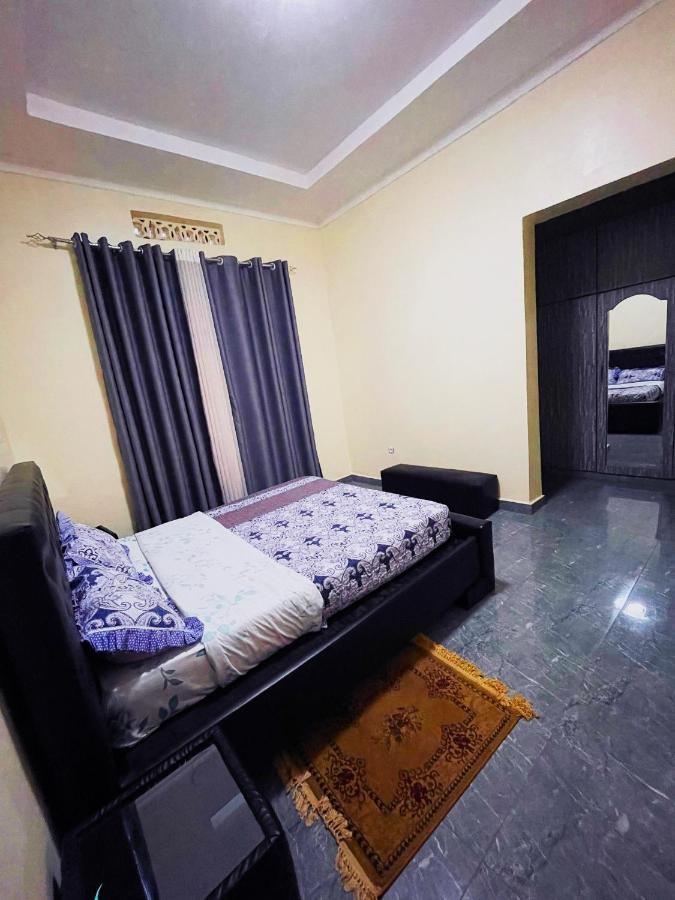 Zeo Airbnb - Cheap Apartment In Кигали Экстерьер фото